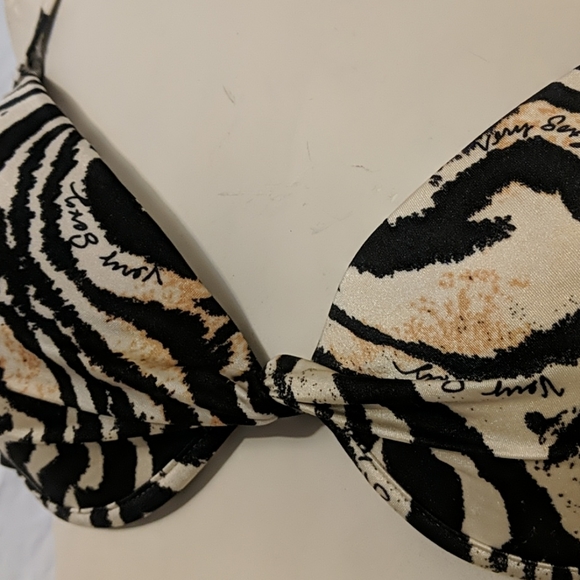 ✨50% OFF✨ Victoria's Secret tiger stripe bikini top - Picture 3 of 7